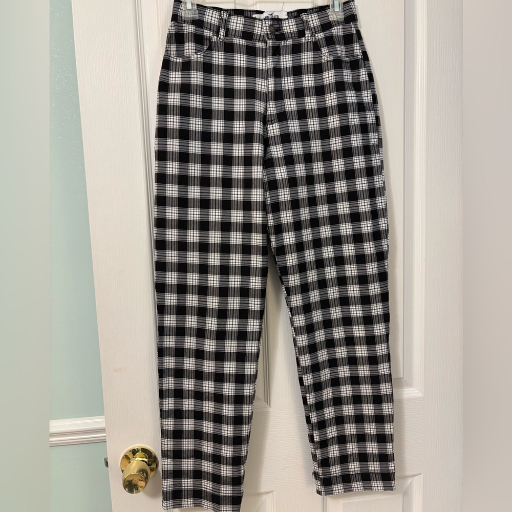 Hollister ultra high rise advanced stretch black and white plaid pants - Size S